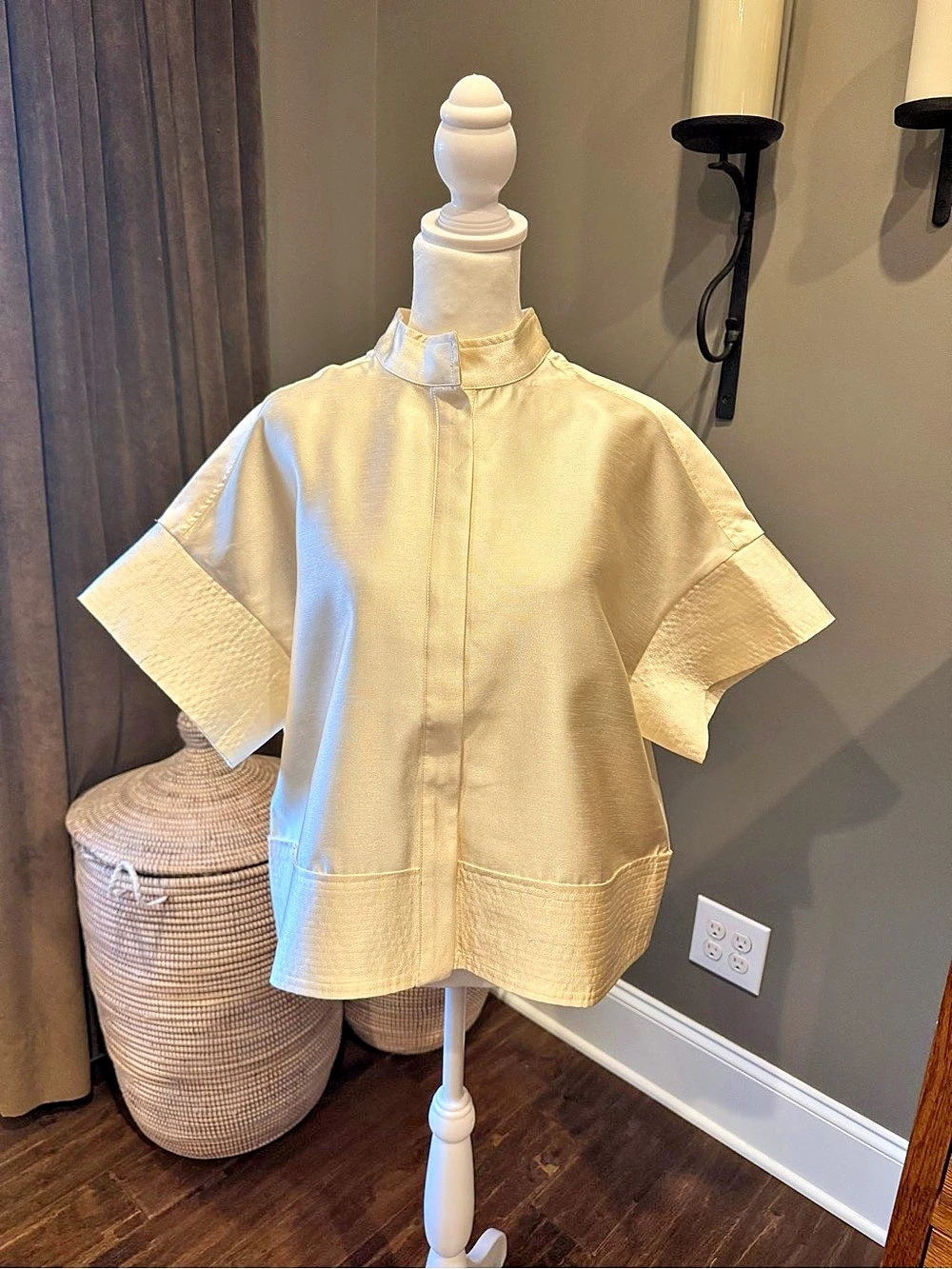 Tuckernuck Cream Ivory Short Sleeve Jacket Top Size Small